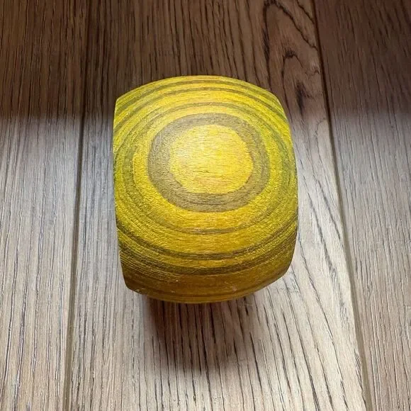 Wood grain lime green/yellow lightweight bracelet cuff - Picture 2 of 4